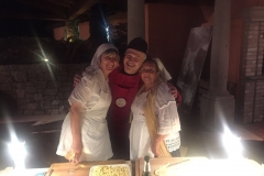 Street Food 2016-Fabio con le donne delle orecchiette pugliesi